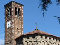 Basilica di Agliate - La cupola del battistero e il campanile