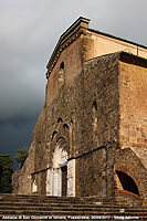 Abbazia di San Giovanni in Venere - La facciata