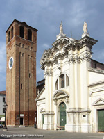 La piazza - Sant'Andrea e torre dell'Orologio