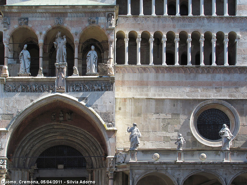 Dettagli di marmo e mattoni - Duomo