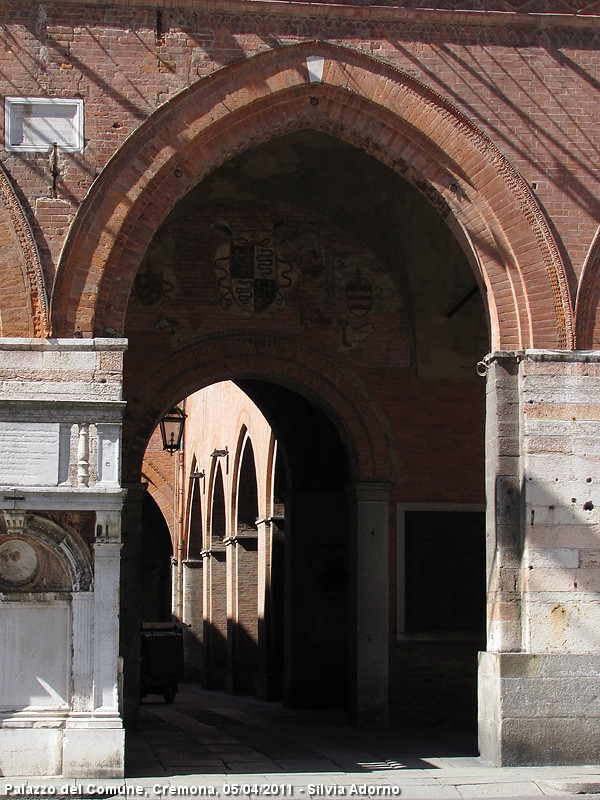 Dettagli di marmo e mattoni - Palazzo del comune