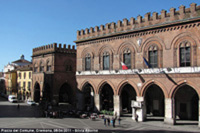 Simboli della citta' - La piazza del comune