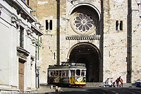 In tram per la citt - Davanti alla Cattedrale