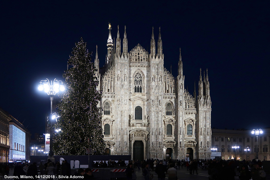 E' arrivato il Natale - Luminarie intorno al Duomo
