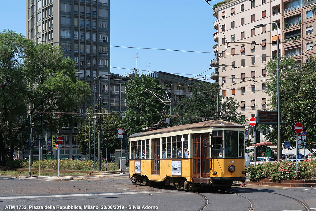 Estate e tram - Piazza della Repubblica