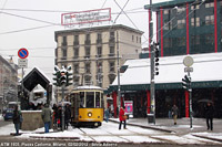 Bianco e giallo - Pendolari in piazza Cadorna