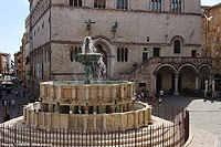 Passeggiata nella storia - Fontana Maggiore e Palazzo dei Priori
