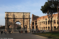 Tra marmi e acque - Colosseo e arco di Costantino