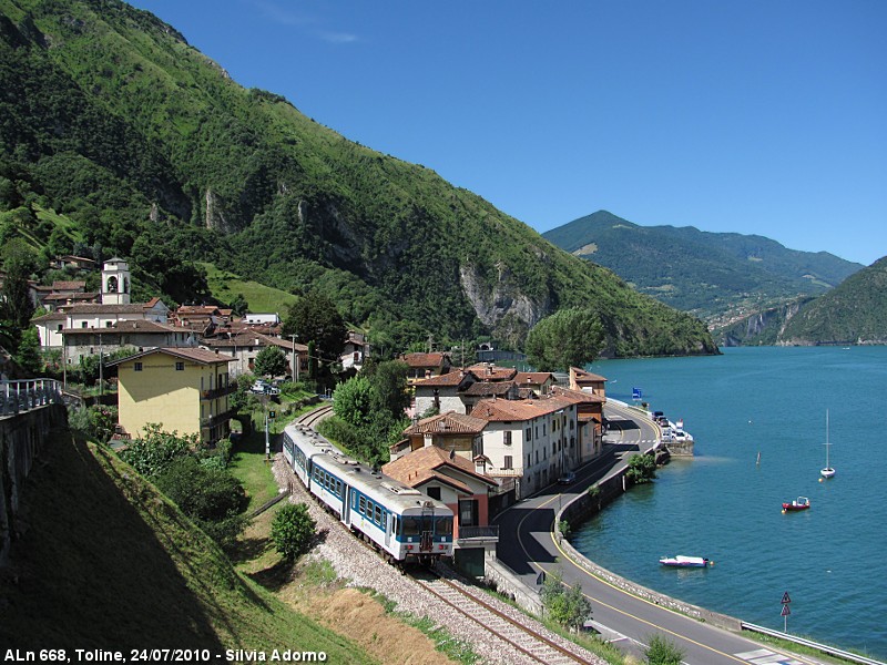 Sentieri lungo la riva - Ferrovia Brescia-Edolo presso Toline, lago d'Iseo