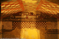 Sulle tracce degli Etruschi - Dettaglio di timpano e soffitto