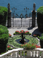 Giardini sul lago - L'ingresso visto dalla villa