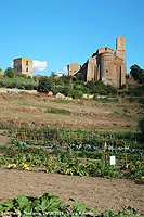 Pietre, affreschi e acque - San Pietro a Tuscania