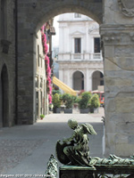Dettagli - Angelo della cancellata della Cappella Colleoni