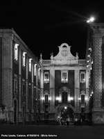 Bianco e nero notturno - Porta Uzeda