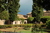 Abbazia di San Giovanni in Venere - Il chiostro