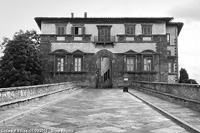 Pietre in bianco e nero - Palazzo Campana