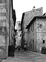 Pietre in bianco e nero - Per la strada