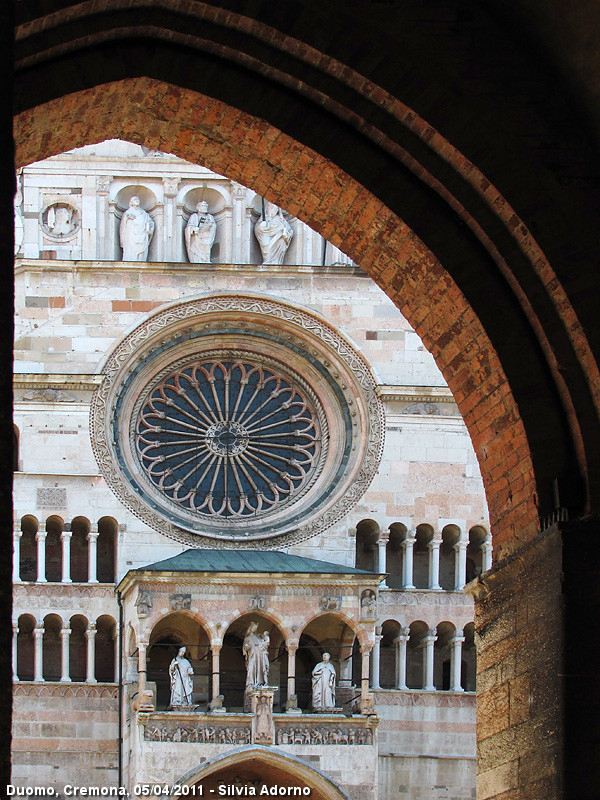 Dettagli di marmo e mattoni - Duomo
