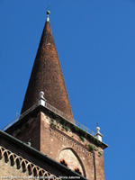 Dettagli di marmo e mattoni - Sant'Agostino