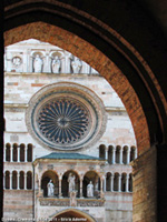 Dettagli di marmo e mattoni - Duomo