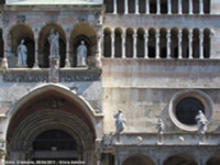 Dettagli di marmo e mattoni - Duomo