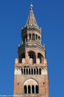 Dettagli di marmo e mattoni - Torrazzo