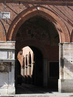 Dettagli di marmo e mattoni - Palazzo del comune