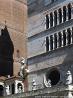 Dettagli di marmo e mattoni - Duomo