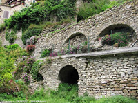 Dolceacqua - Pietre e fiori
