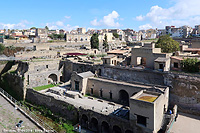 Scorci di vita quotidiana - Vista sugli scavi