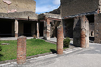 Scorci di vita quotidiana - Casa del salone nero