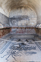 Scorci di vita quotidiana - Terme centrali