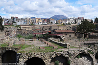 Scorci di vita quotidiana - Vista sugli scavi