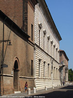 Per le vie - Palazzo dei Diamanti