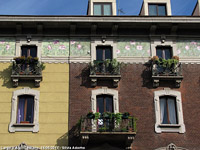 Finestre e balconi - Cornice fiorita