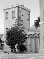 In bianco e nero - Torre pentagonale