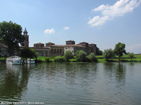 La citta' sull'acqua - Castello di San Giorgio e campanile di Santa Barbara