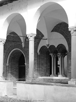 Scorci in bianco e nero - Il chiostro