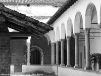 Scorci in bianco e nero - Il chiostro