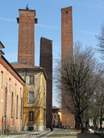 Le torri medievali - Le torri di Piazza Leonardo da Vinci