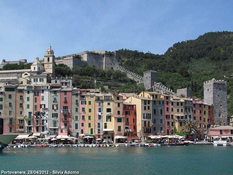 Il capoluogo - Il paese e il castello