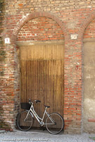 Vita quotidiana - Bicicletta e mattoni