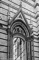 Bianco e nero - Navata del duomo nuovo