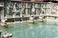 Intorno a piazza del Campo - Fonte Gaia