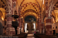 La chiesa - Navata centrale