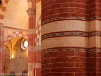 La chiesa - Dettaglio dei pilastri