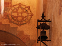 La chiesa - Campana e decori