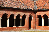 Il chiostro - Eleganti geometrie