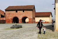 Vita nell'abbazia - Nonna e bimbo