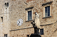 Di pietra e di luce - Garibaldi e orologio
